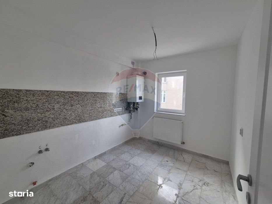 Apartament 3 camere decomandat parter