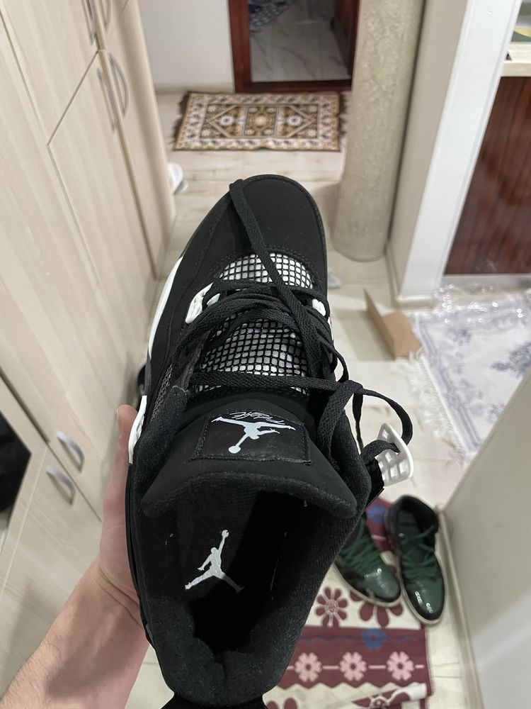 Jordan 4 white thunder