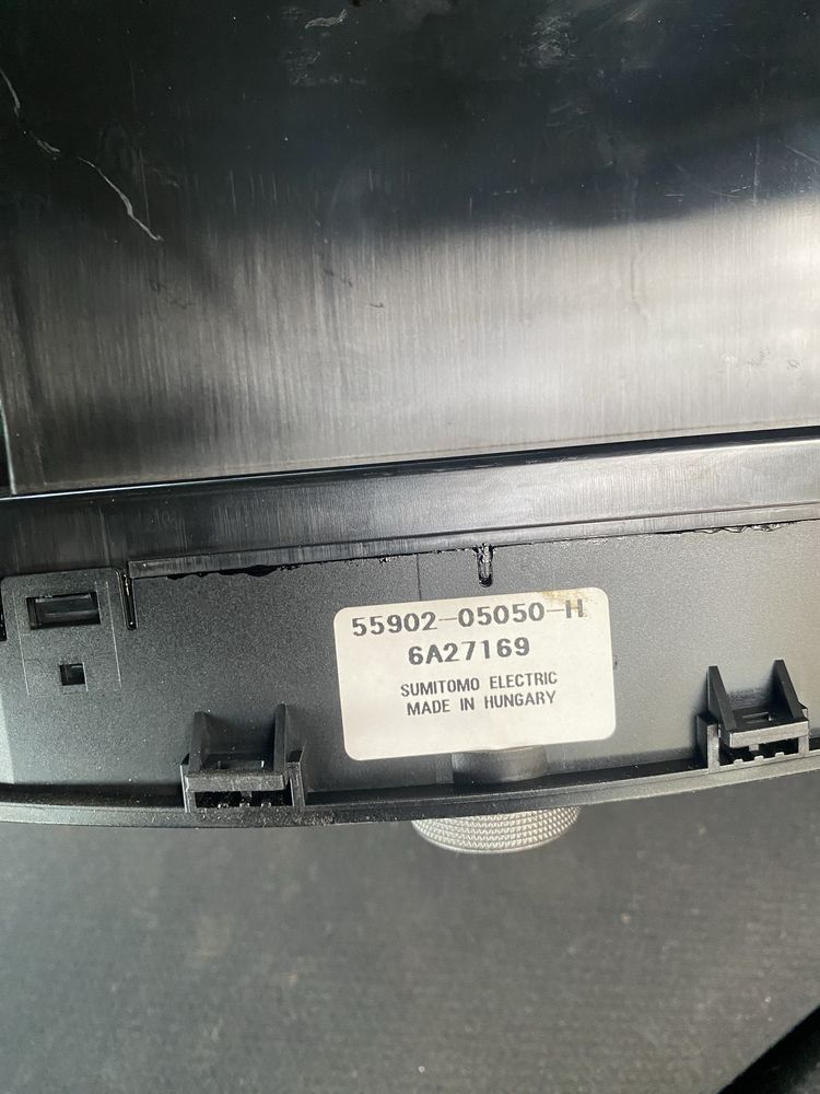Радио , километраж  Toyota Avensis