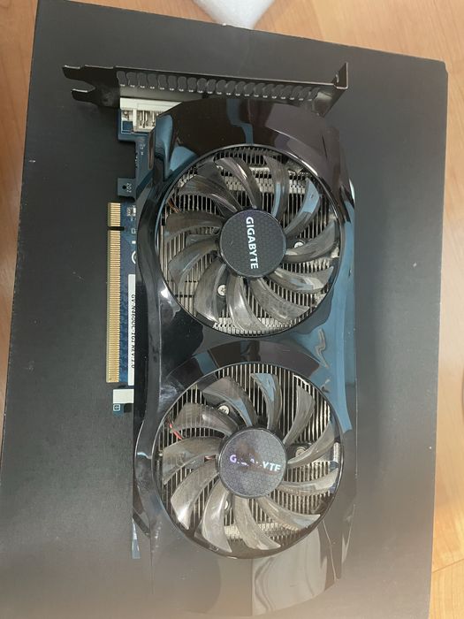 Vând GeForce GTX 660 Windforce 2X