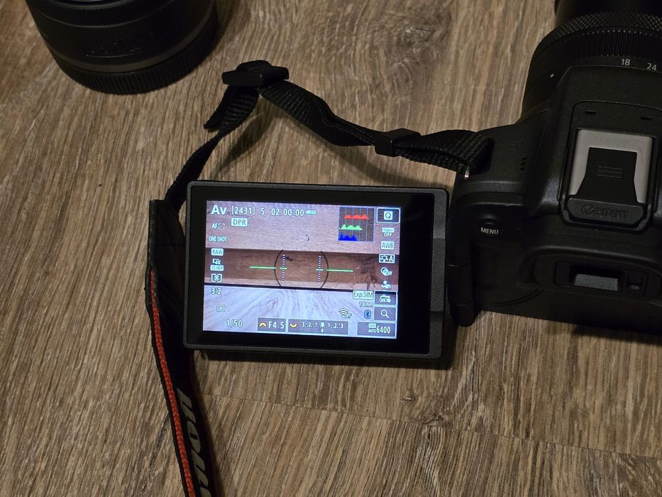Canon R10 Mirrorless cu Obiectiv RF-S 18-45 + Obiectiv RF 50mm f1.8