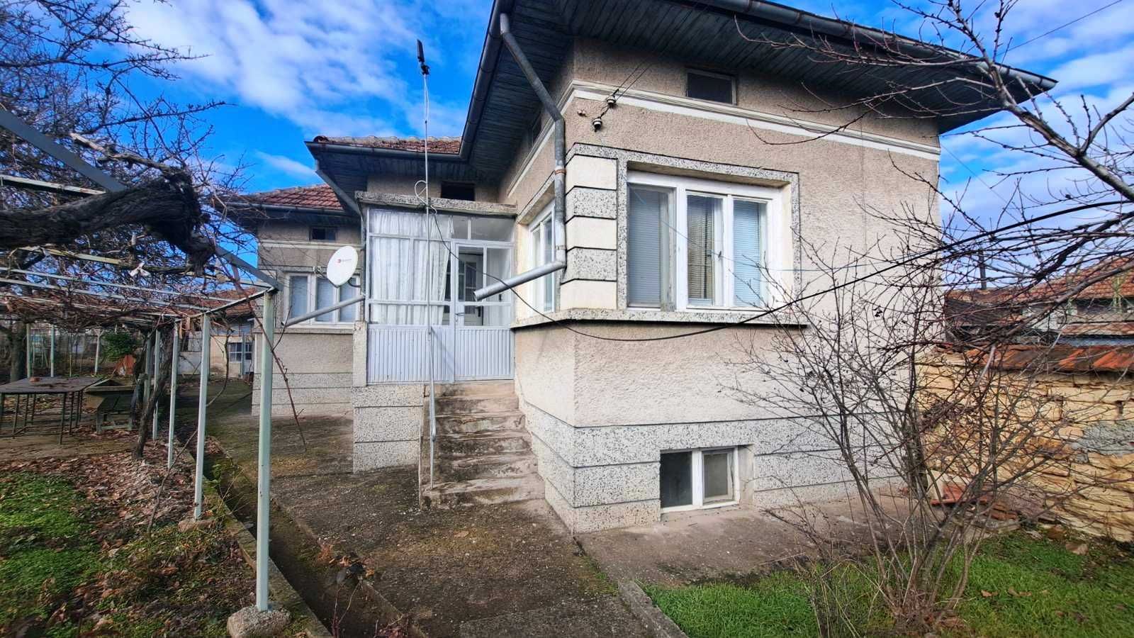 Двуетажна къща, гр. Борово