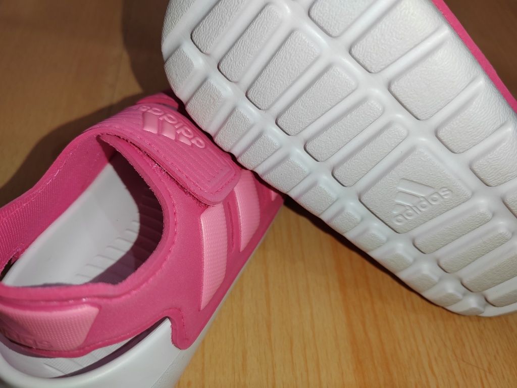 Нови сандали adidas 25н.