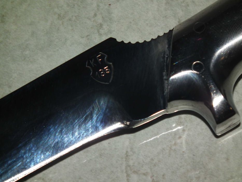 Cutit masiv retro - probabil cutit militar - ín stare foarte buná