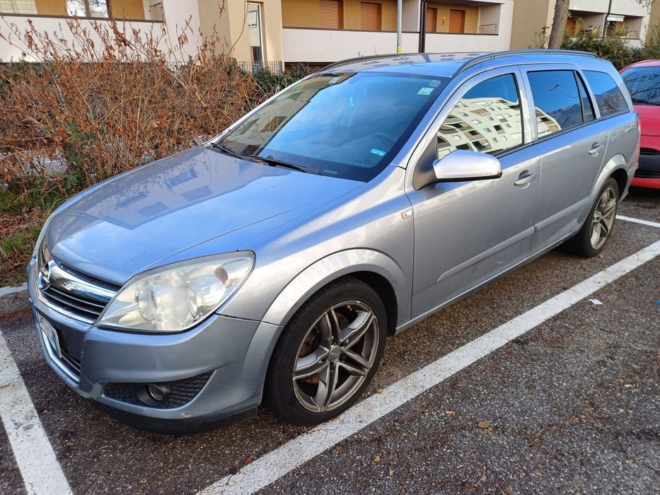 Vând Opel Astra face lift motor defect (desfăcut)