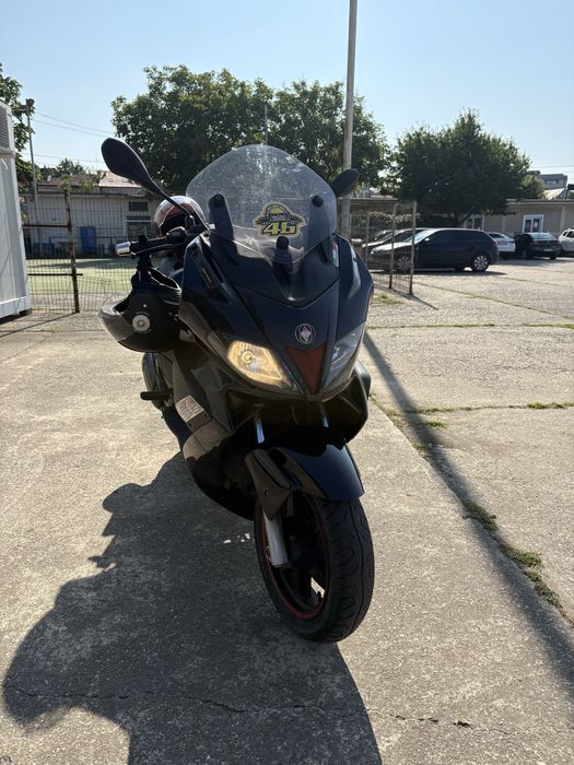 Maxi scuter Gilera nexus 250 in stare f buna
