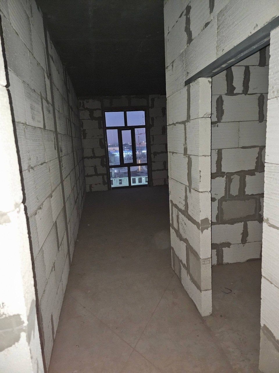 Bukhara City da joylashgan 10-etajlik domning 7-qavatidagi 3 xonali kv