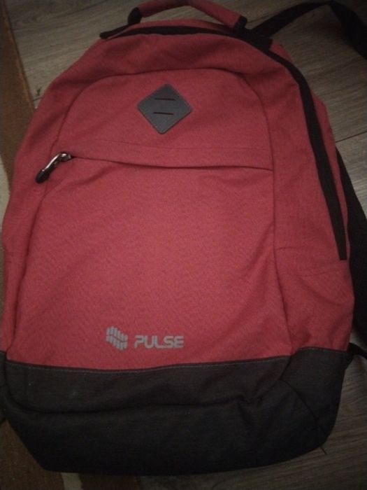 Продам школьную сумку красный