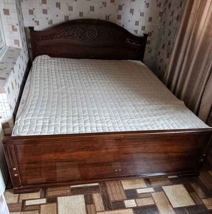 Двуспальная кровать с матрасом дешево