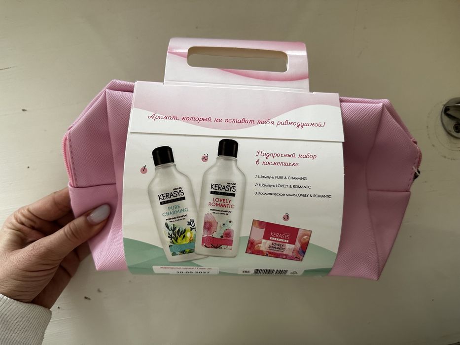 Косметичка с шампунями и мылом косметический набор