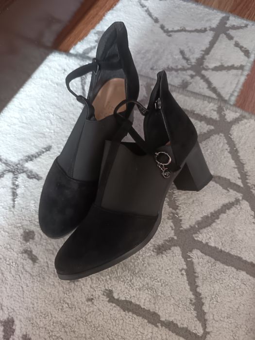 Оёк кейимлар сотилади