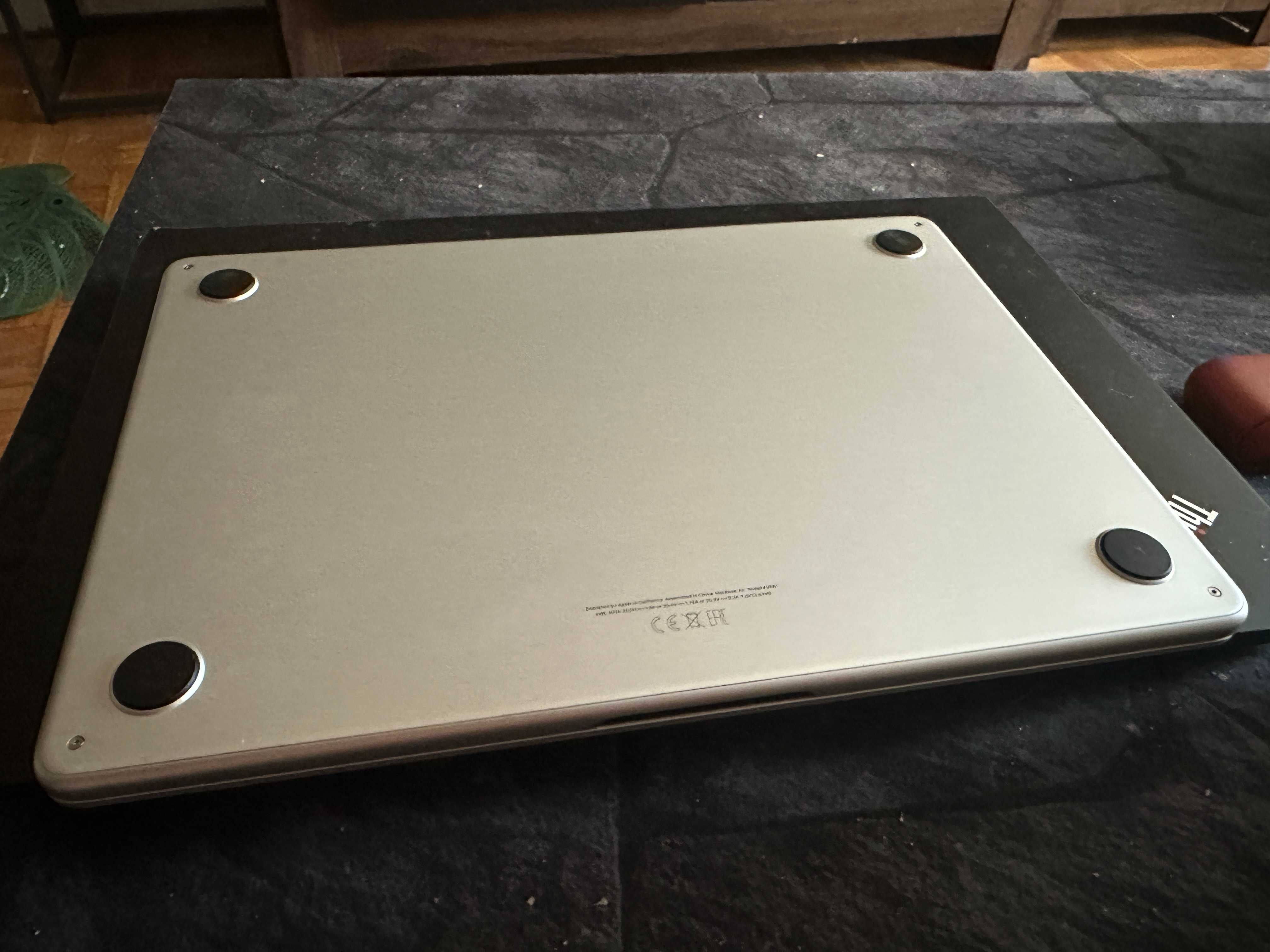 MacBook Air M2 512 GB SSD С лазерна кирилизация на клавиатурата.