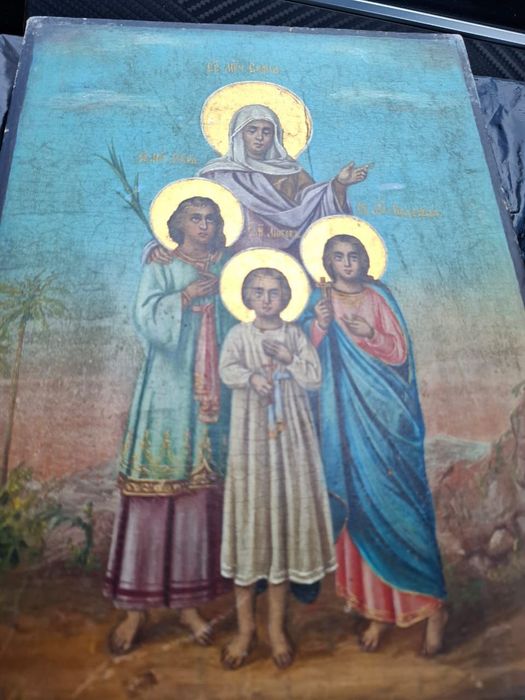 Продам иконы  3 штуки старинные  намоленные