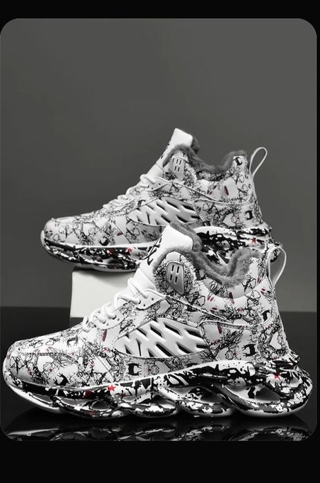 Кроссовки новые 47-48 размер.