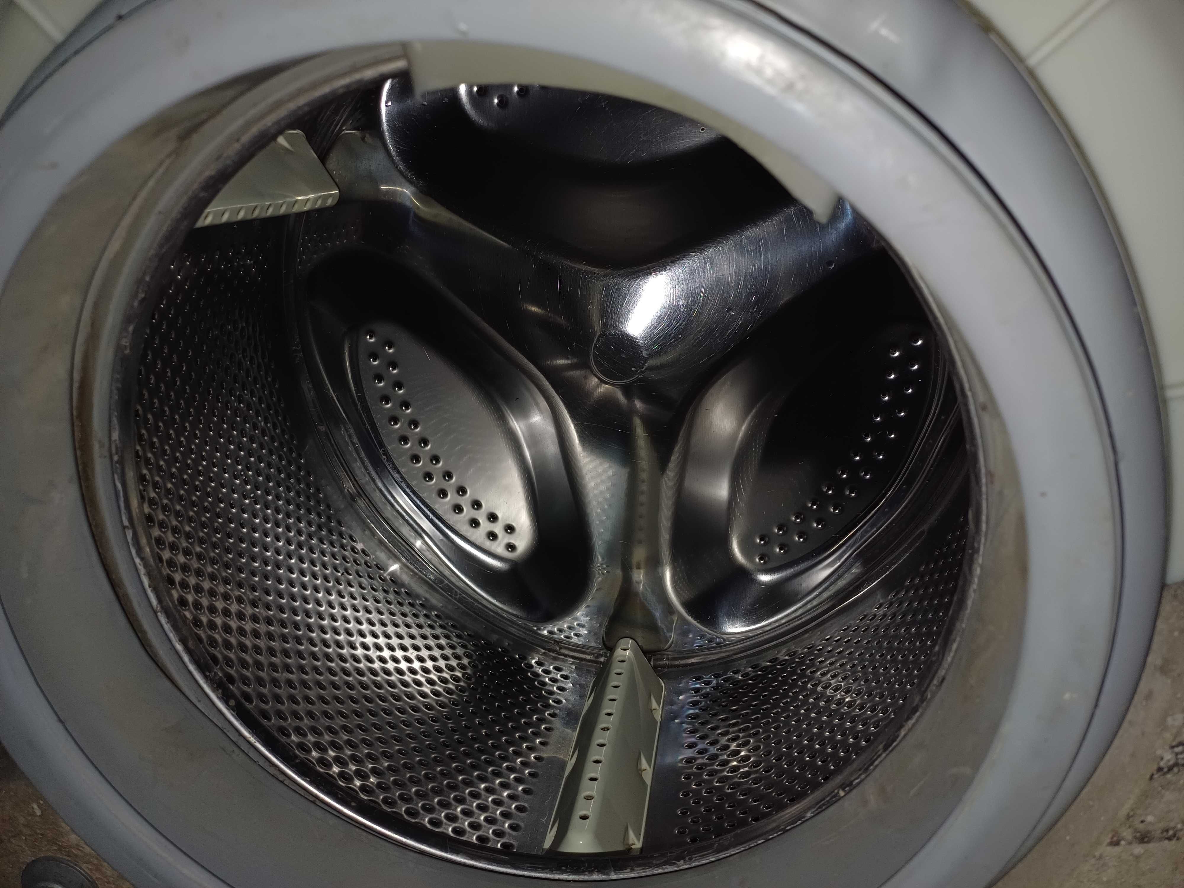 Пералня със сушилня за вграждане Hotpoint Ariston CAWD 129 на части