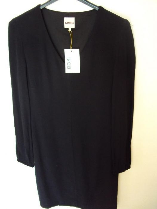 Продавам нова с етикет , стилна ,елегантна ,маркова рокля