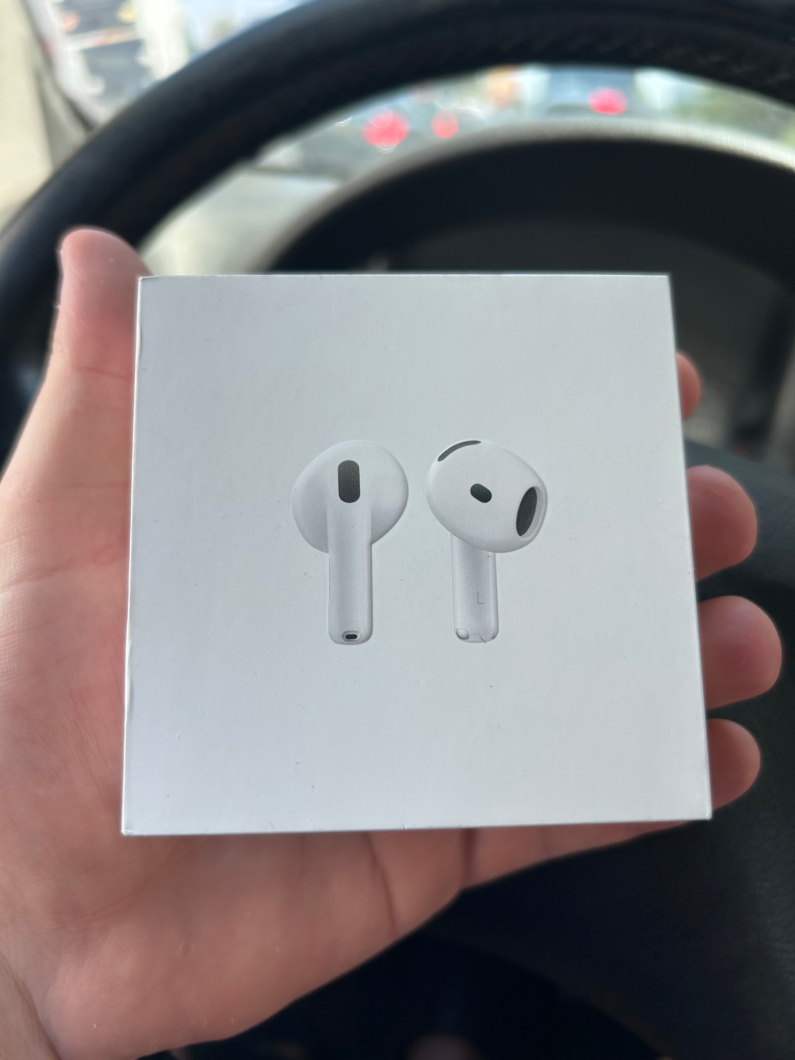 Apple AirPods 4 чисто нови