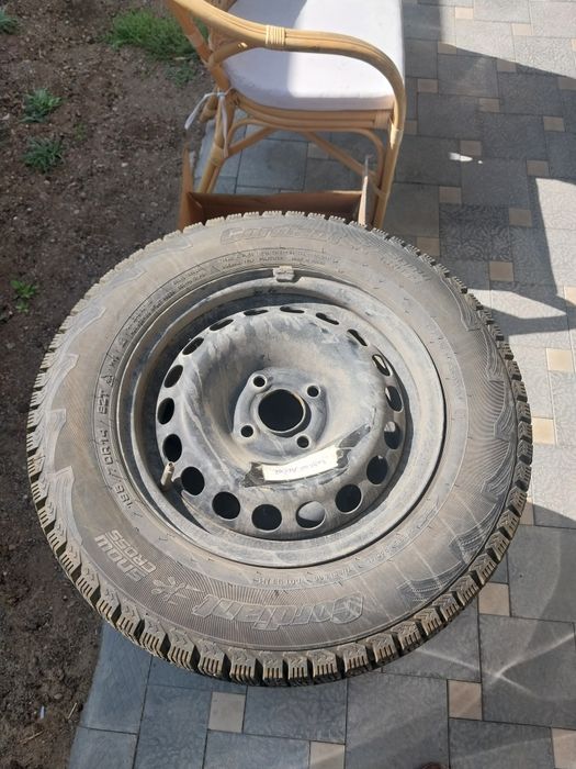 Продам комплект колёс с дисками и колпаком на кобальт ездил 3 месяцев