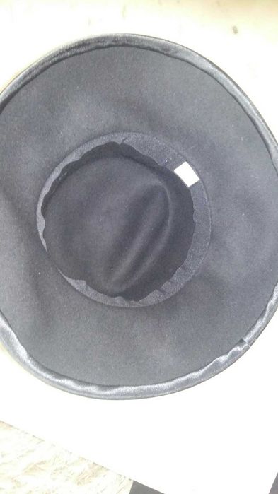 Нова черна шапка дамска от естествени материи