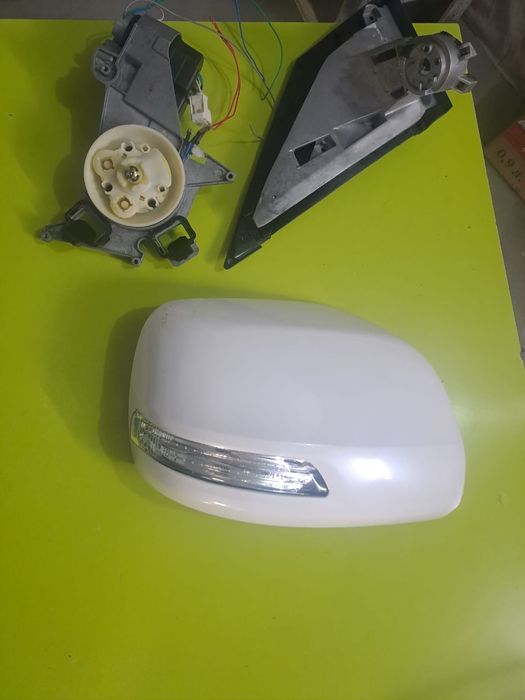 Крышка зеркала правая lend Cruiser 200