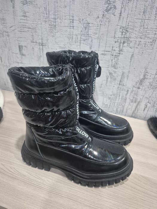 Продам детские замнии сапоги.