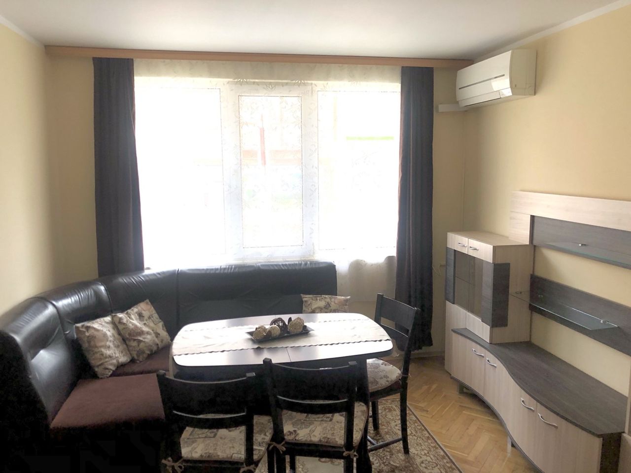 Дава се под наем Тристаен апартамент в Шумен, Център - 80 кв.м за 408 € - Снимка #3