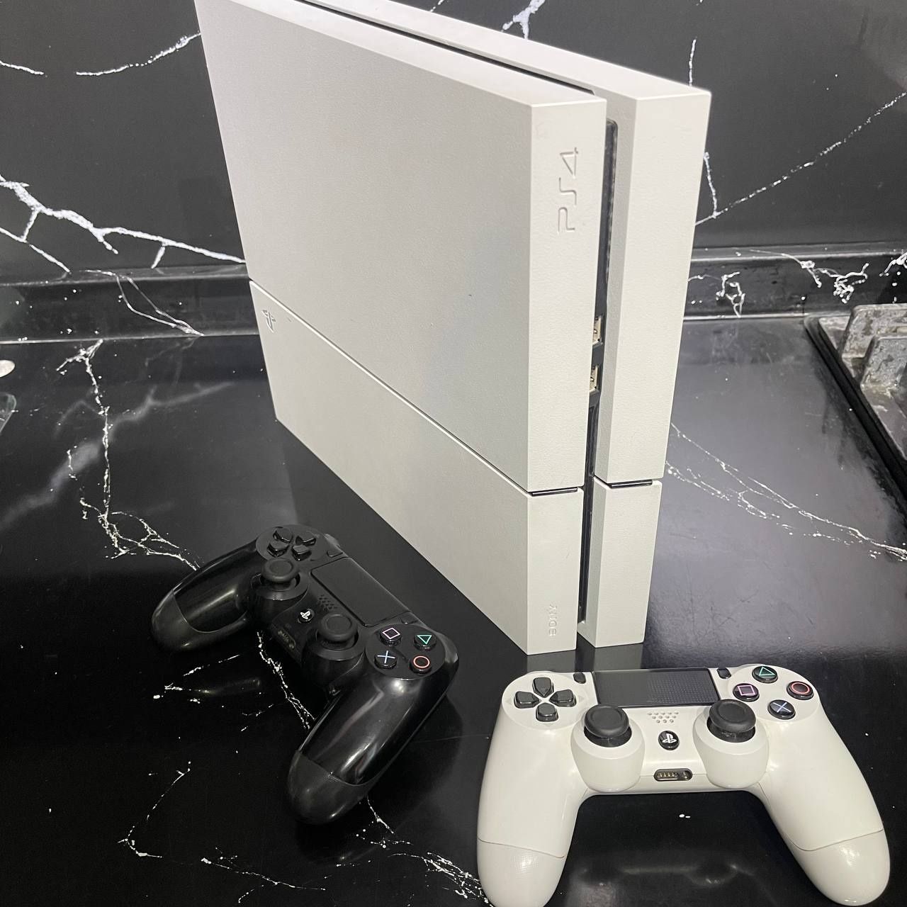 PlayStation 4/ 500gb   Korea   2 джойстик 12.52
