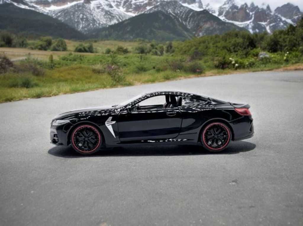 Автомобил BMW M8 с 3 реалистични звука и светлини – мащаб 1:24/3 ЦВЯТА