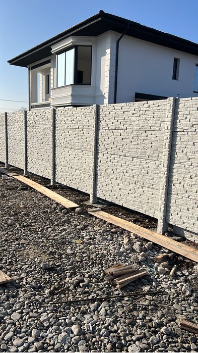 Gard beton din placi