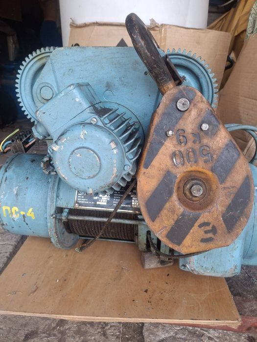 Индустриален подемник с въже