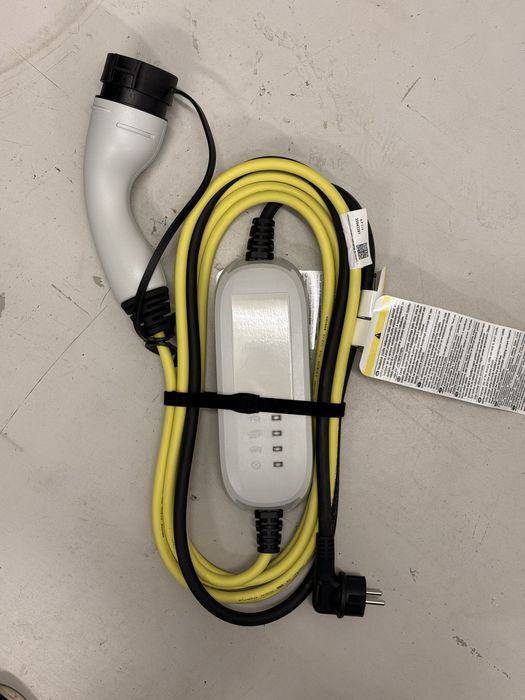 ЧИСТО НОВА Зарядна станция VW 10А Type2 1EA 971 675 AL