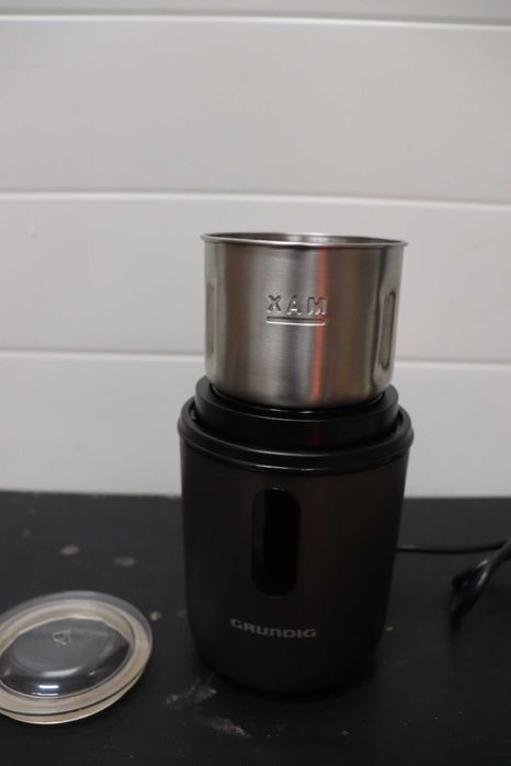 Кафемелачка Grundig CM7460,компактна,180W,чукова мелачка, до 55гр кафе