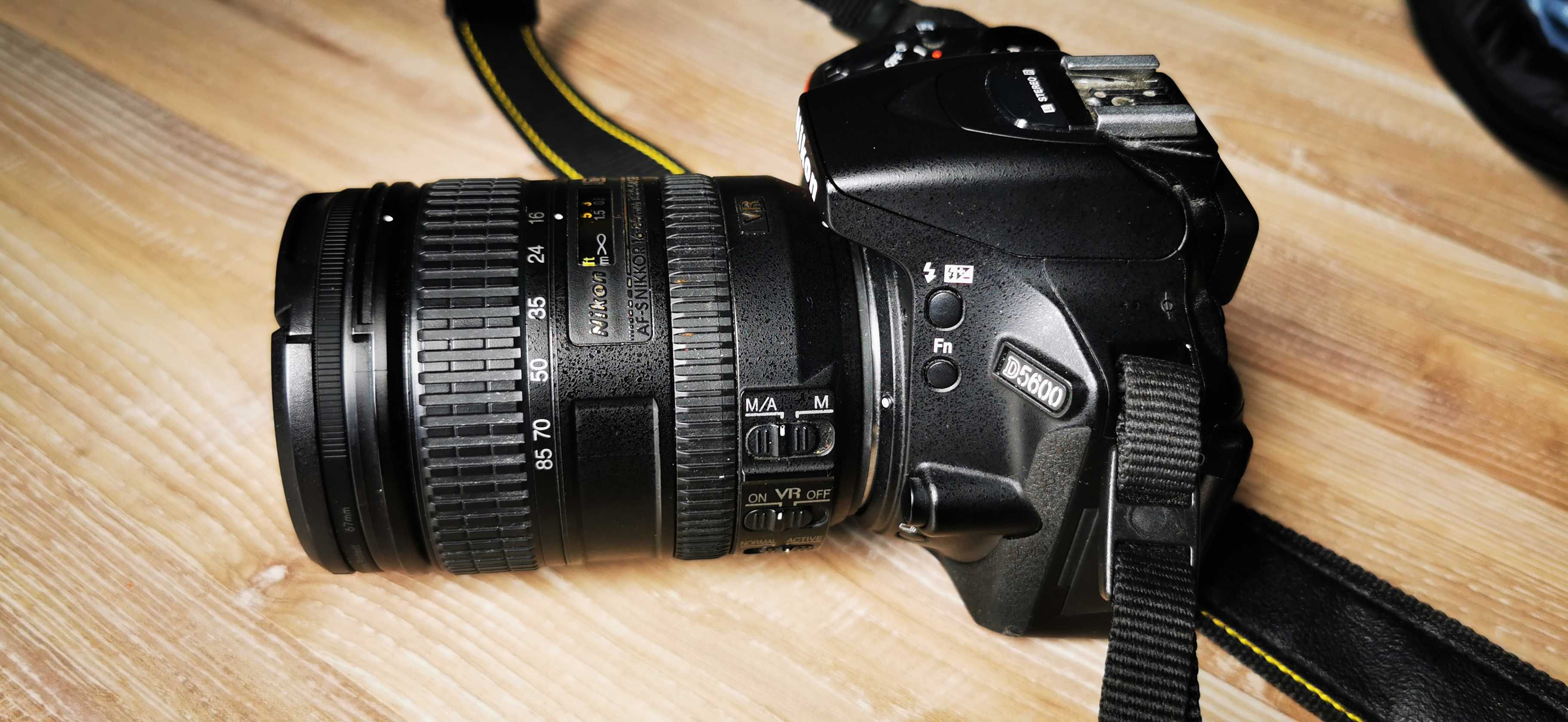 Nikon D5600 + obiectiv Nikon 16-85mm + Rucsac Nikon