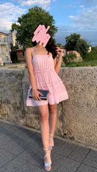 Розова феерична рокля