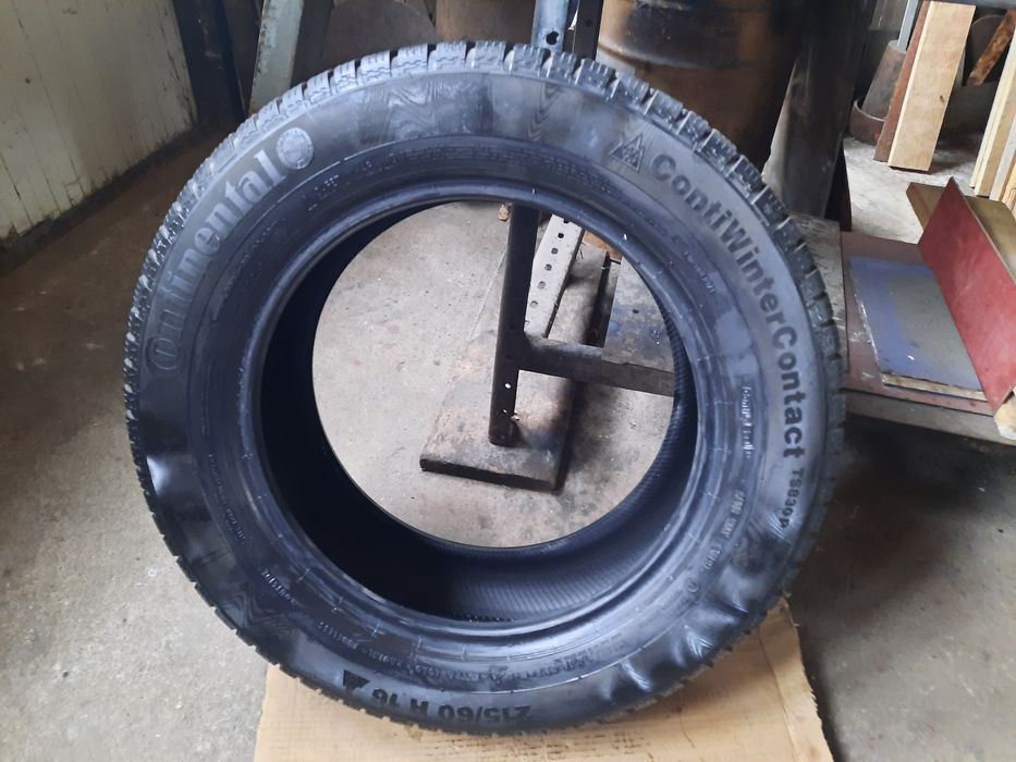 Vind 2 anvelope continental 215/60/16 de iarna