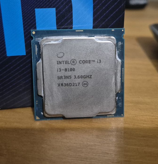 Процесор Intel Core i3 8100