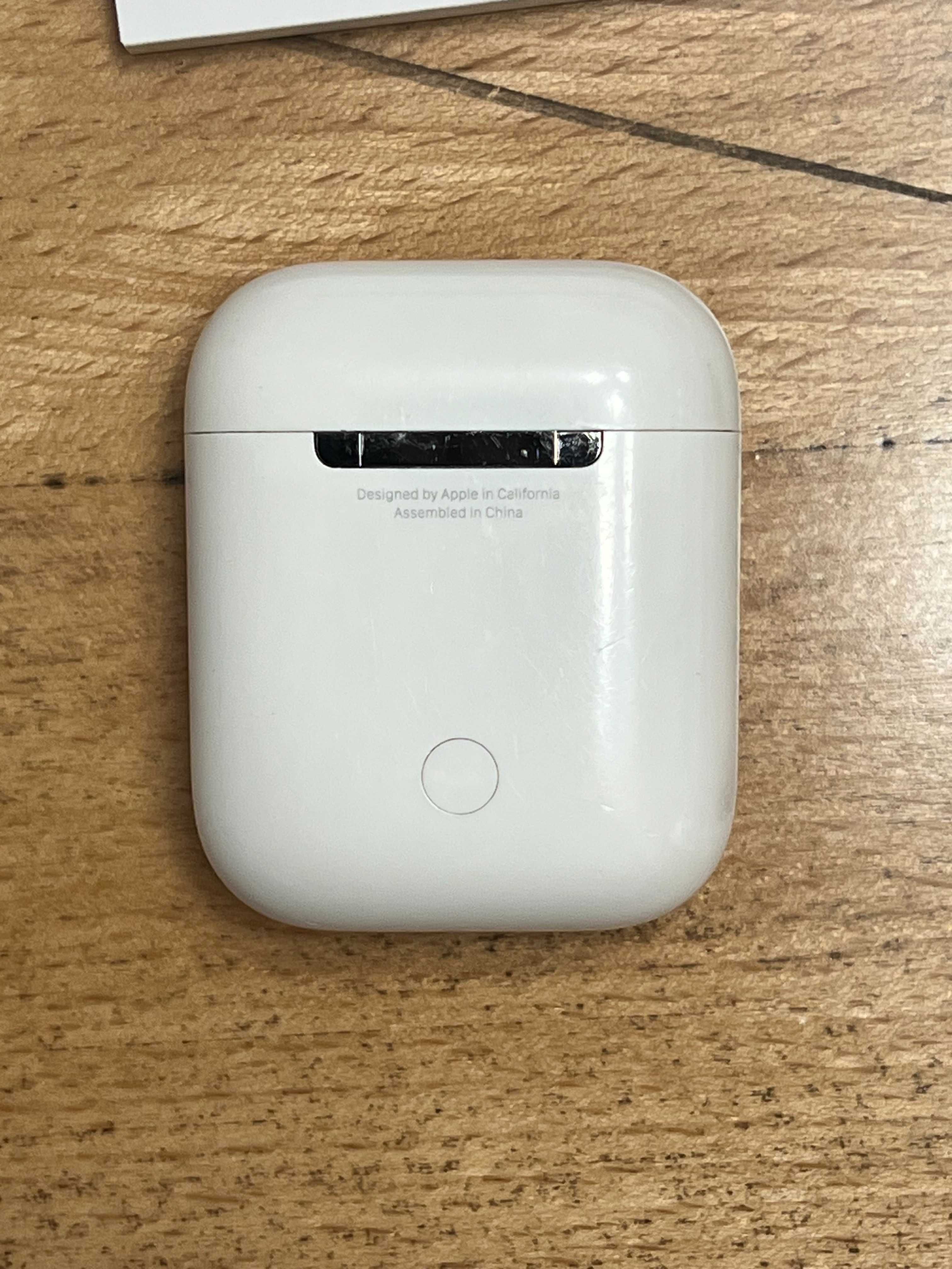 Apple AirPods 2 – оригинални, с кутия, в много добро състояние