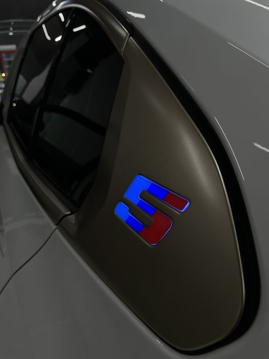 BMW i5 M-sport luxury полный