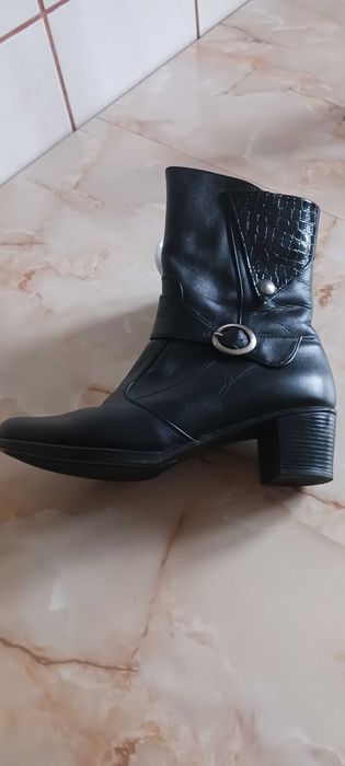 Ghete de dama,din piele