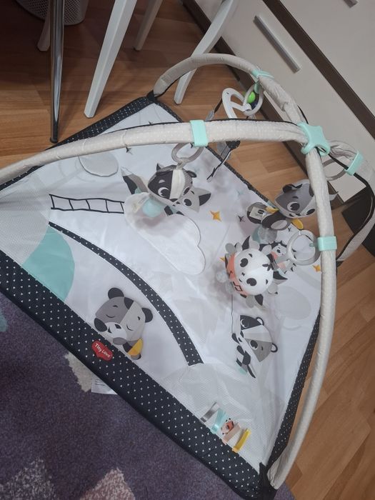 Salteluta de joaca alb negru pentru bebelusi