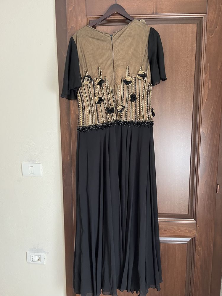 Rochie neagra de seara cu margele aplicate