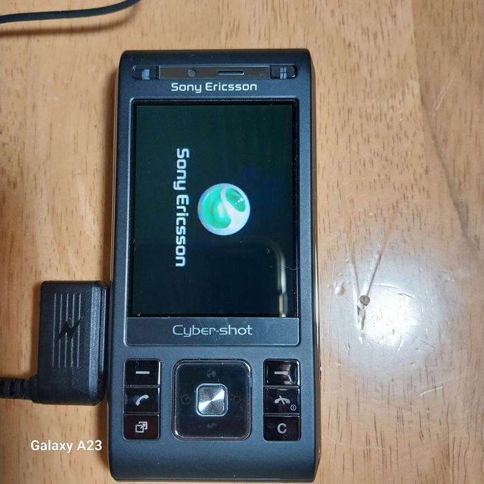 Абсолютно новый Sony Ericsson C905