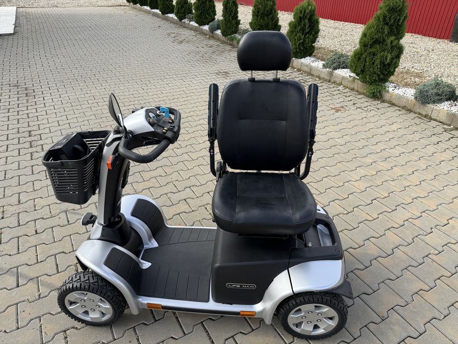 SCUTER ELECTRIC BATRANI Dizabilitati roti mari Pride made in America