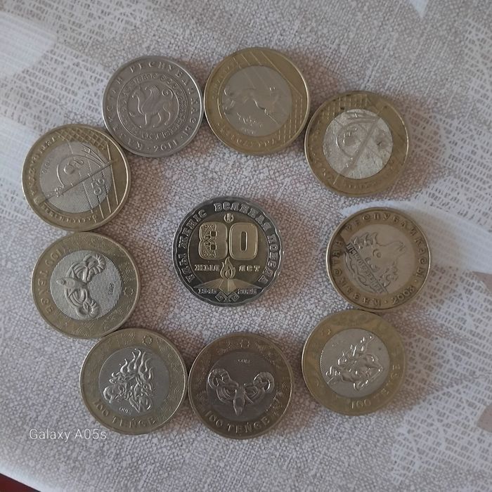 Монеталар сатылады 100 тенгелiктер