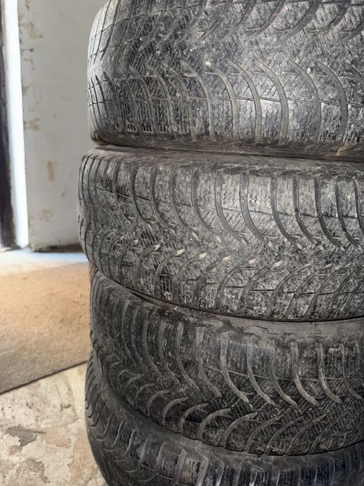 Anvelope de iarnă 195.65.15 Michelin + jante de tabla