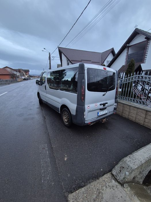 Vând/Schimb Opel vivaro 8+1 locuri 1,9 tdi