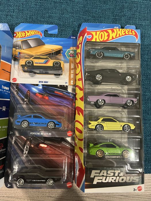 Hot wheel комплект