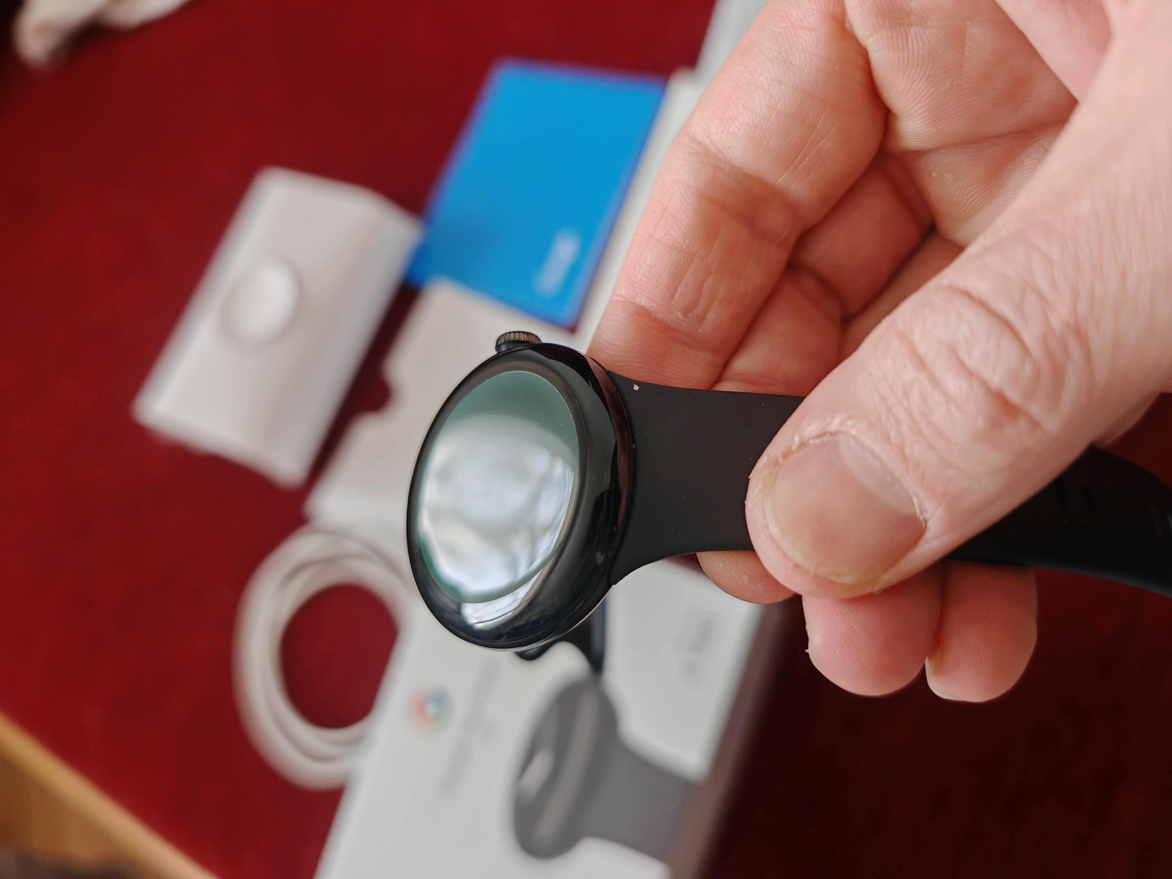 Продавам google pixel watch 1 e-sim black