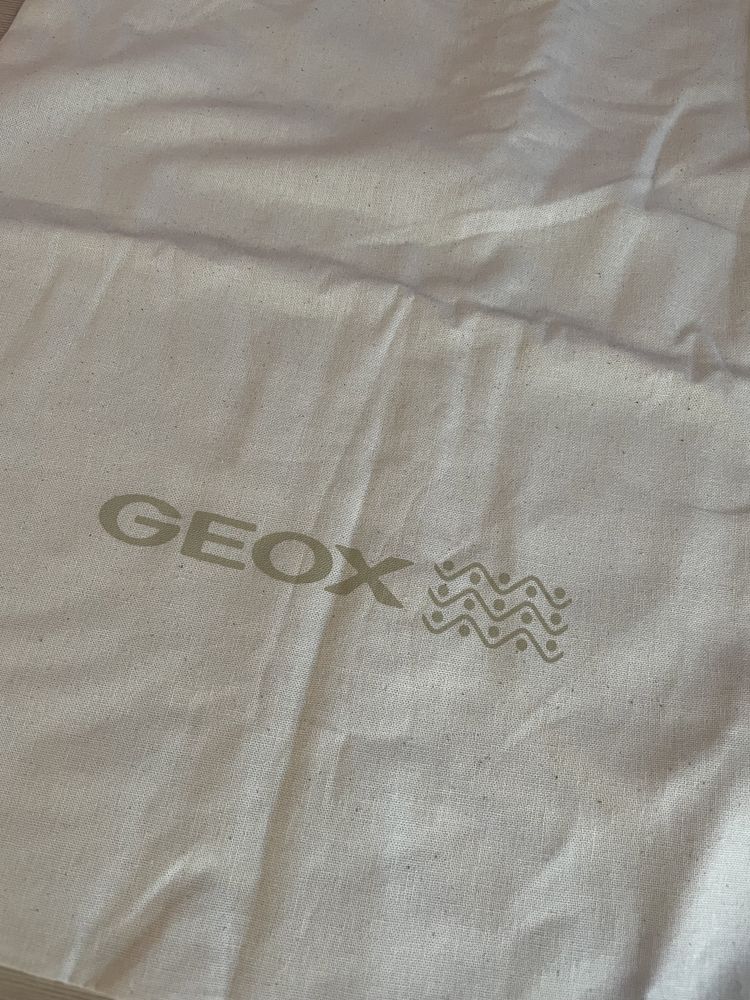 Geox-38 номер, на малка платформа, естествен лак