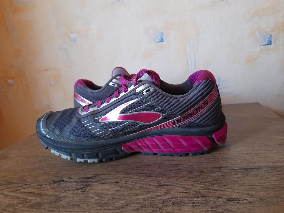 BROOKS gore tex маратонки 39 номер.